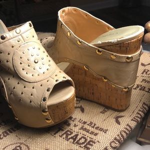Cathy Jean tan wedges shoes